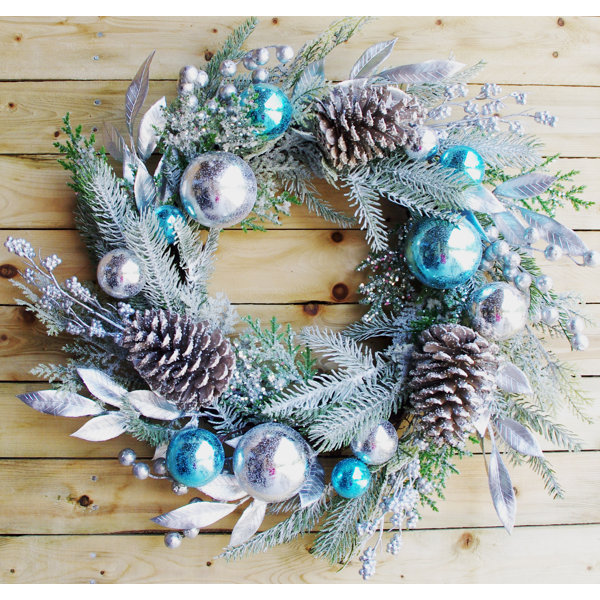 The Holiday Aisle® Couronne de Noël en plastique 24 po et Commentaires